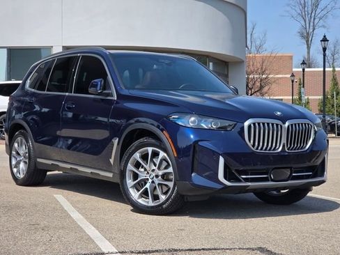 Used 2024 BMW X5 xDrive40i w/ Premium Package image 3