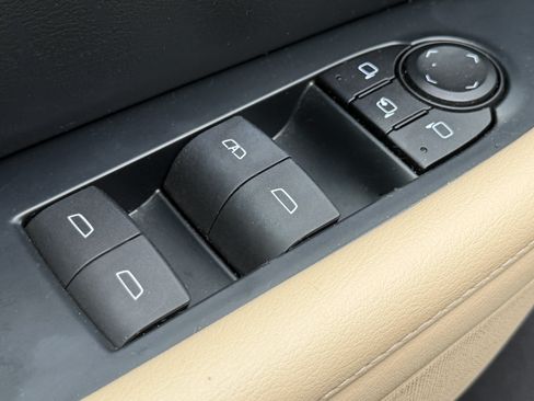 Used 2025 Buick Enclave Preferred FWD image 5