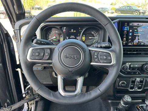 Certified 2025 Jeep Wrangler Unlimited Sahara AWD/4WD image 12