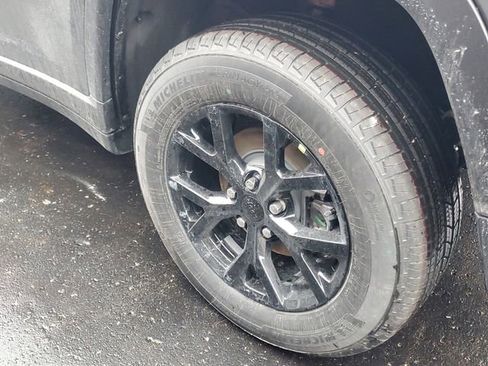 New 2026 Jeep Grand Cherokee Laredo image 6