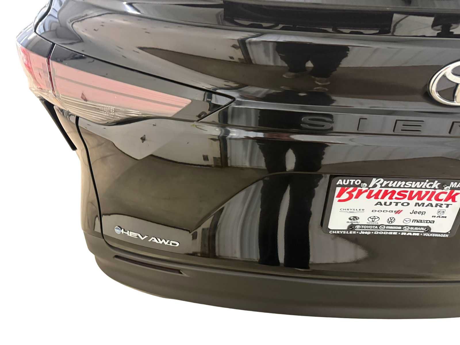 Used 2026 Toyota Sienna LE AWD/4WD image 17