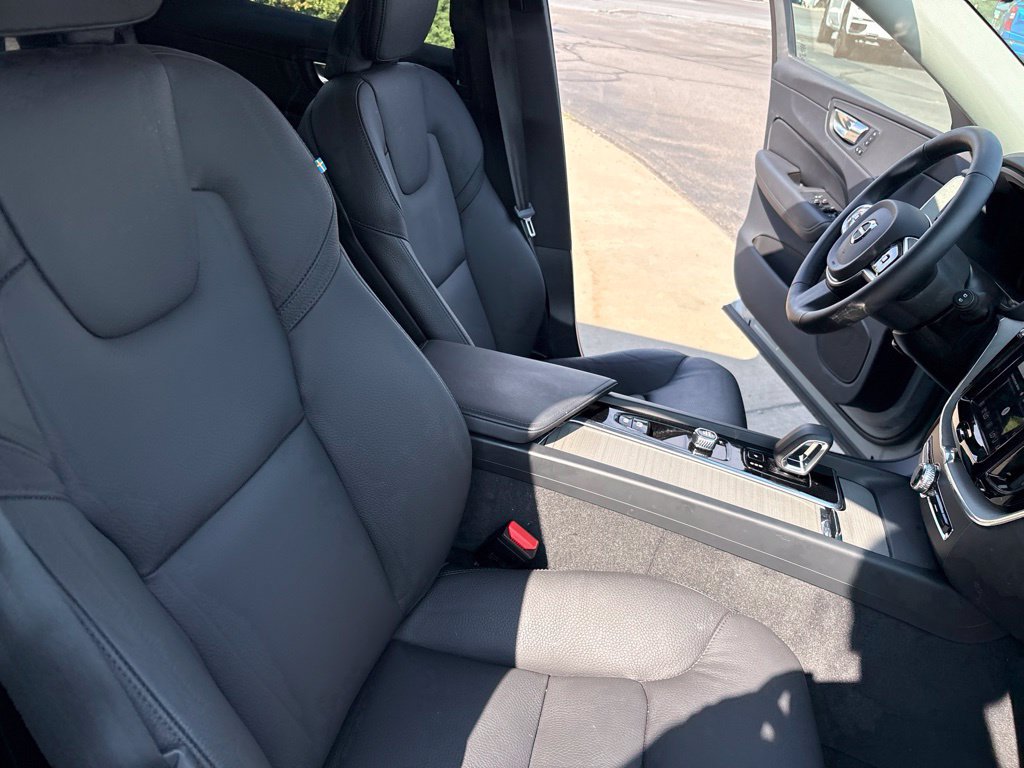 Certified 2025 Volvo XC60 T8 Plus w/ Protection Package Premier AWD/4WD image 33