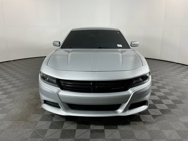 Used 2019 Dodge Charger SXT RWD image 2