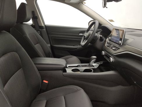 Used 2024 Nissan Altima 2.5 SV image 21