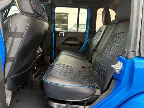 Used 2024 Jeep Wrangler Unlimited Sahara w/ Technology Group AWD/4WD image 9