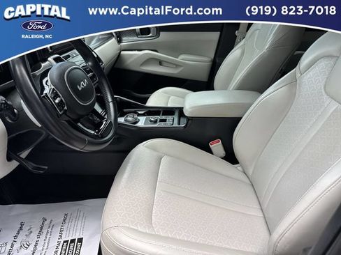 Used 2022 Kia Sorento EX w/ Panoramic Sunroof Package FWD image 19