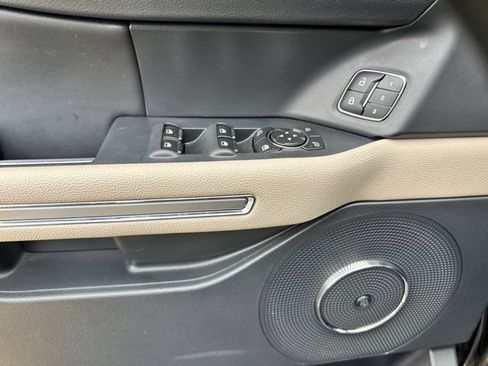 Certified 2022 Ford Expedition Limited image 15