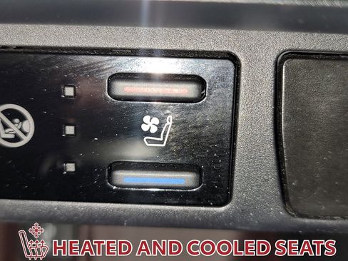 Used 2020 Toyota RAV4 Limited image 25