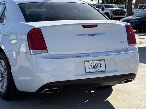 Used 2022 Chrysler 300 Touring image 6