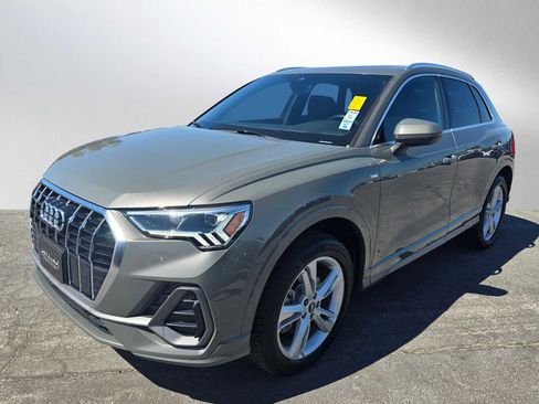 Used 2023 Audi Q3 2.0T Premium Plus w/ Premium Plus Package image 3