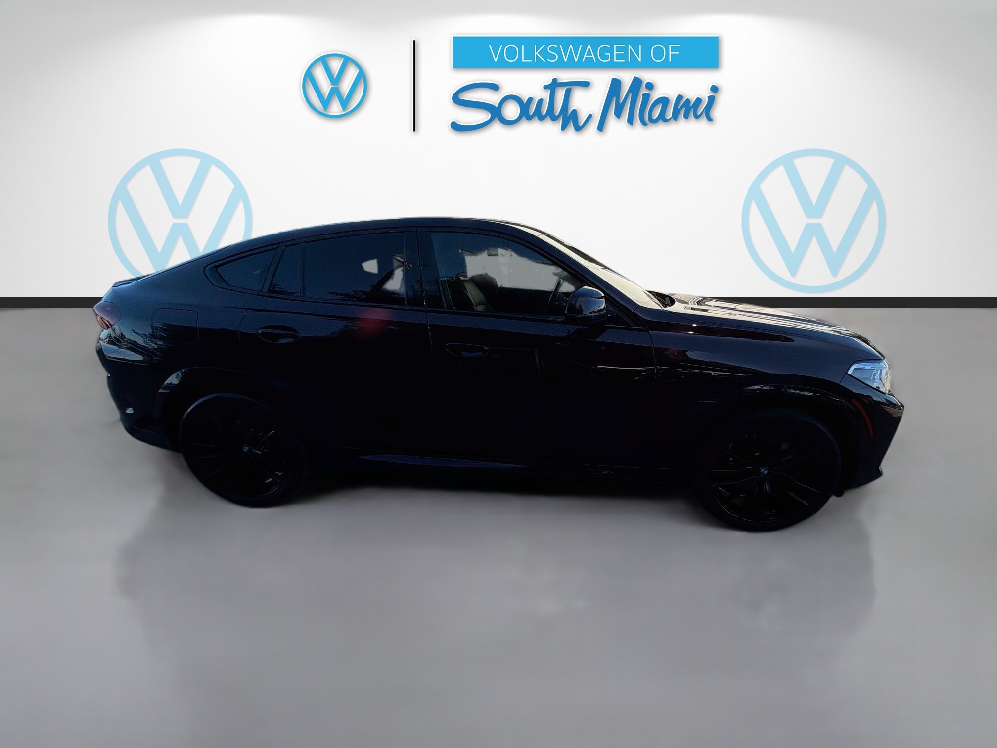 Used 2021 BMW X6 M50i w/ Executive Package AWD/4WD image 8