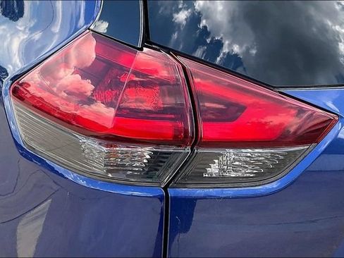 Used 2020 Nissan Rogue SL FWD image 22