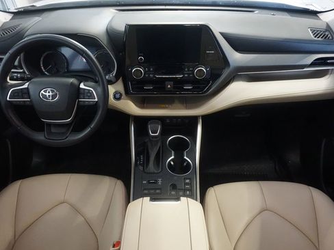 Used 2023 Toyota Highlander XLE AWD/4WD image 26