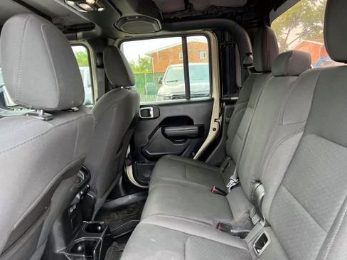 Certified 2022 Jeep Gladiator Willys image 12