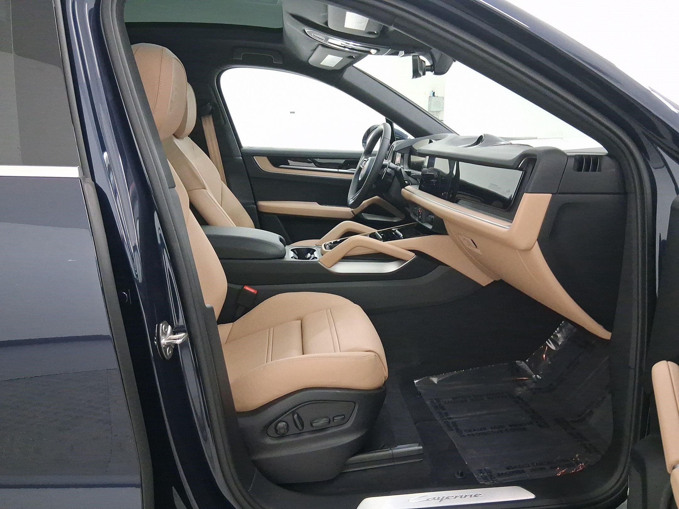 Used 2026 Porsche Cayenne Coupe AWD/4WD image 35