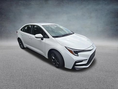 Used 2025 Toyota Corolla SE FWD image 2