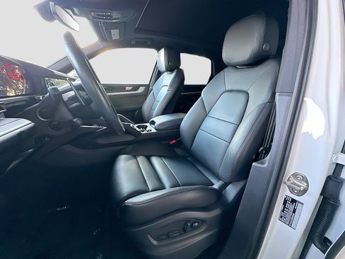 Used 2024 Porsche Cayenne Base w/ Premium Package Plus (PFM) image 22