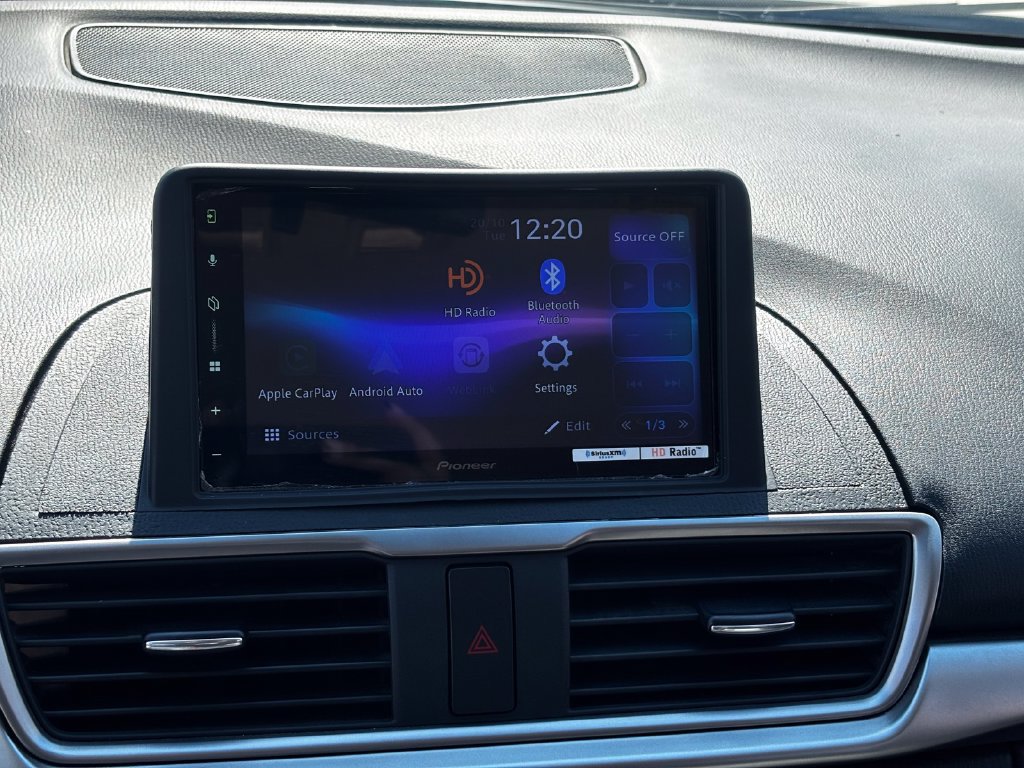 Used 2018 MAZDA MAZDA3 Touring FWD image 24