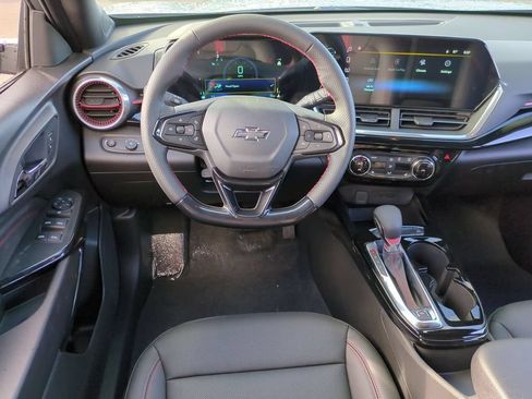 Used 2024 Chevrolet Trax RS FWD image 20