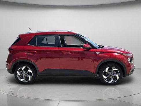 Certified 2025 Hyundai Venue Limited FWD image 5