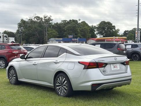 Used 2024 Nissan Altima 2.5 SV FWD image 10