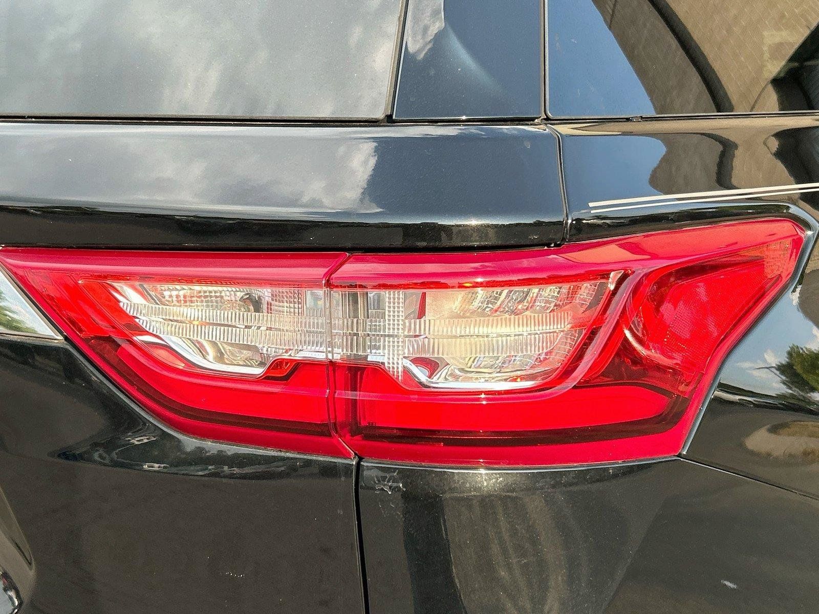Used 2019 Chevrolet Traverse Premier w/ Driver Confidence II Package FWD image 11