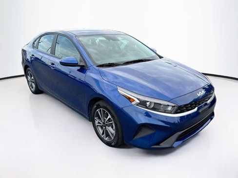 Certified 2023 Kia Forte LXS FWD image 3