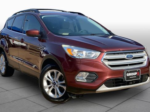 Used 2018 Ford Escape SE w/ Ford Safe & Smart Package AWD/4WD image 3