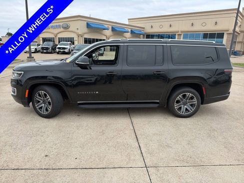 Used 2024 Jeep Wagoneer L Series II w/ Flexible Seating Group RWD image 2