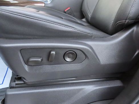 Used 2024 Chevrolet Silverado 2500 LT AWD/4WD image 32