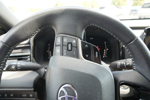 Used 2025 Toyota Camry SE FWD image 26