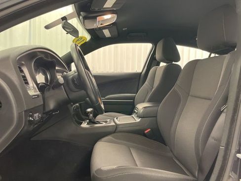 Used 2019 Dodge Charger SXT RWD image 11