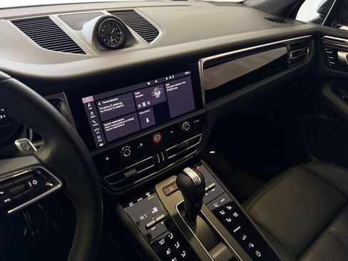Certified 2022 Porsche Macan AWD/4WD image 18