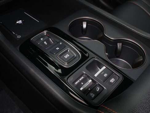Used 2025 Honda Pilot TrailSport image 15