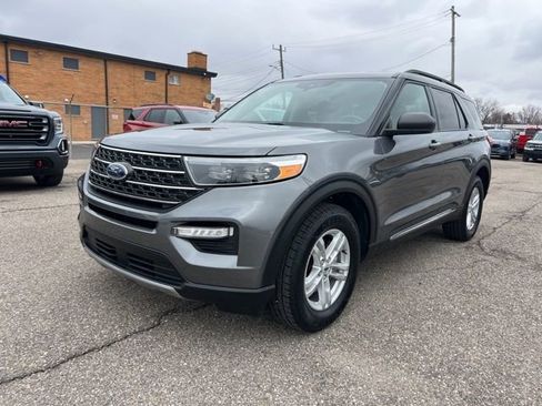 Certified 2022 Ford Explorer XLT w/ Equipment Group 202A image 29