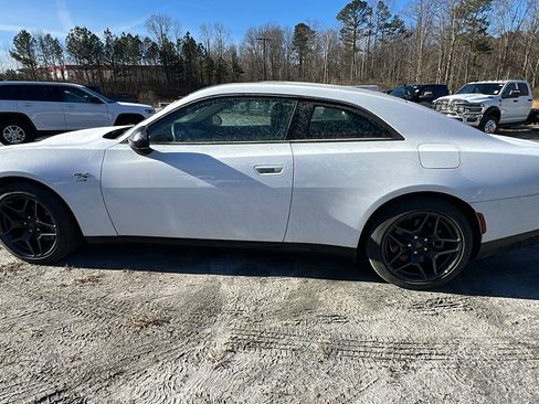 Used 2024 Dodge Charger R/T w/ Plus Group image 11