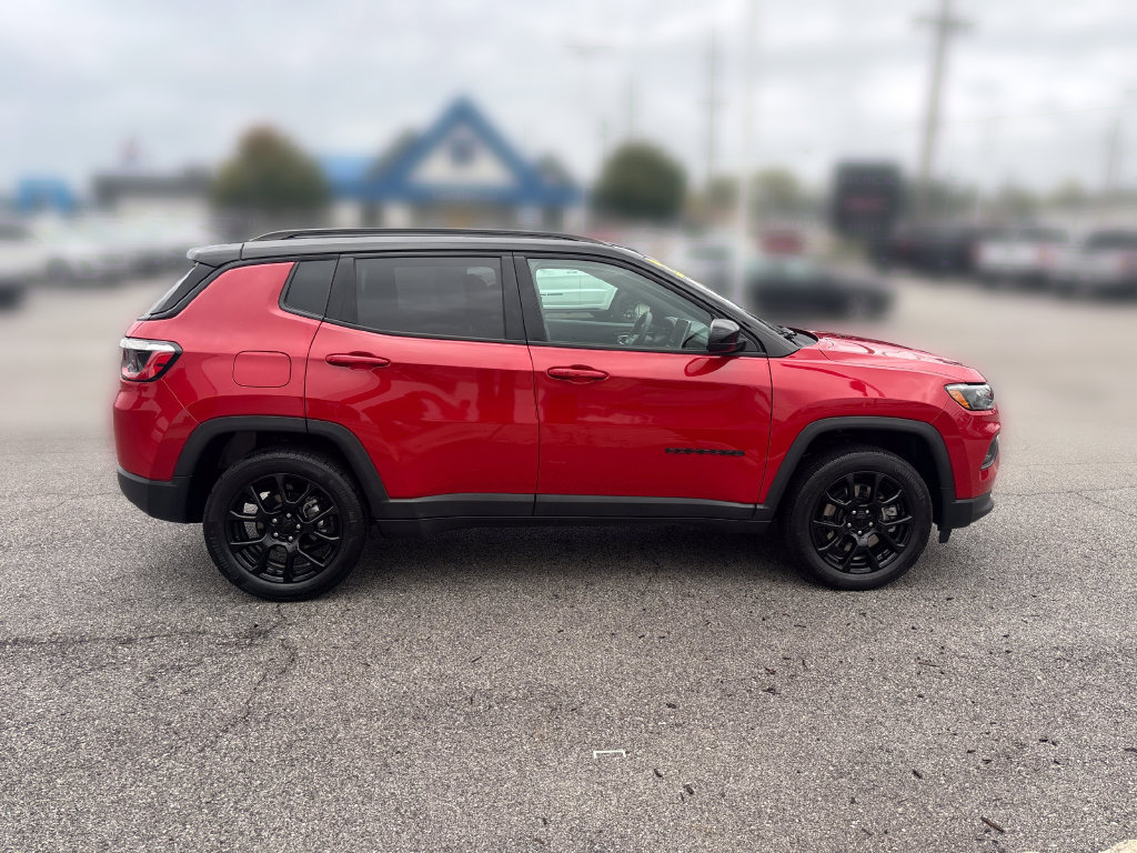 Used 2023 Jeep Compass Latitude w/ Sun and Sound Group AWD/4WD image 9