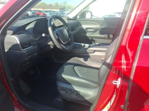 Certified 2026 Toyota Grand Highlander XLE AWD/4WD image 2