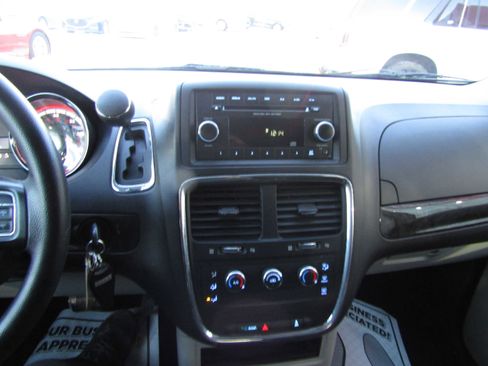 Used 2015 Dodge Grand Caravan SXT w/ Quick Order Package 29G SXT image 15