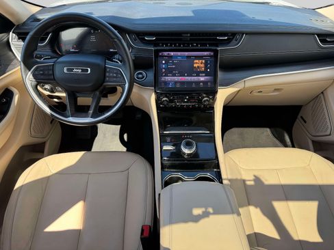 Used 2021 Jeep Grand Cherokee L Limited AWD/4WD image 2