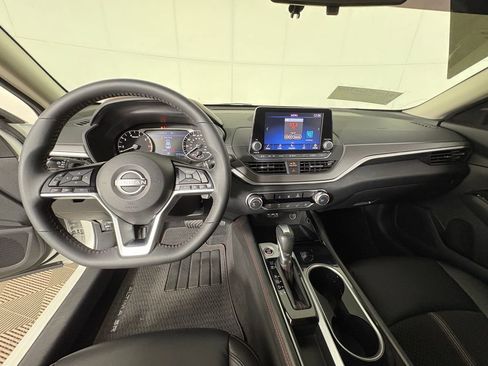 Used 2023 Nissan Altima 2.5 SR FWD image 7