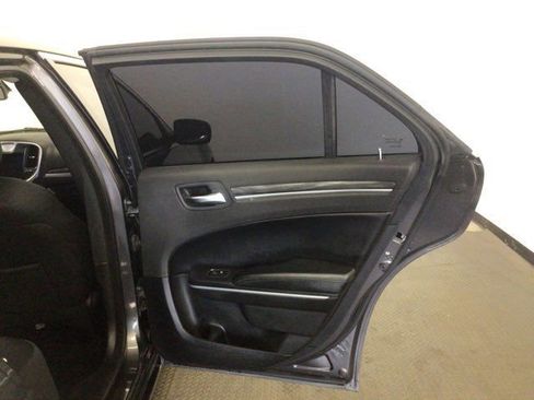 Used 2021 Chrysler 300 Touring RWD image 7