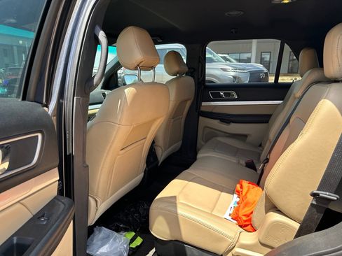 Used 2017 Ford Explorer XLT w/ Equipment Group 202A FWD image 10