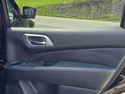 Used 2020 Nissan Pathfinder Platinum image 9