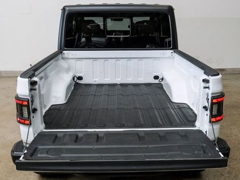 Used 2023 Jeep Gladiator Sport AWD/4WD image 35