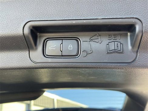 Used 2022 Ford Explorer XLT w/ Equipment Group 202A image 13