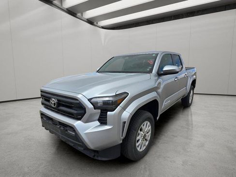 Used 2025 Toyota Tacoma SR5 AWD/4WD image 1