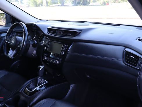 Used 2018 Nissan Rogue SL FWD image 17