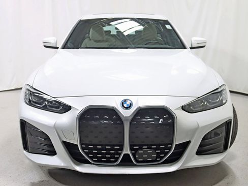 Used 2022 BMW i4 eDrive40 w/ M Sport Package image 8