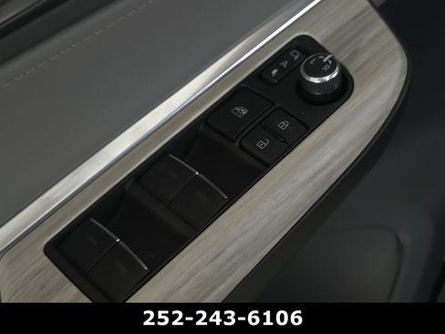 Used 2024 Toyota Venza Limited AWD/4WD image 29